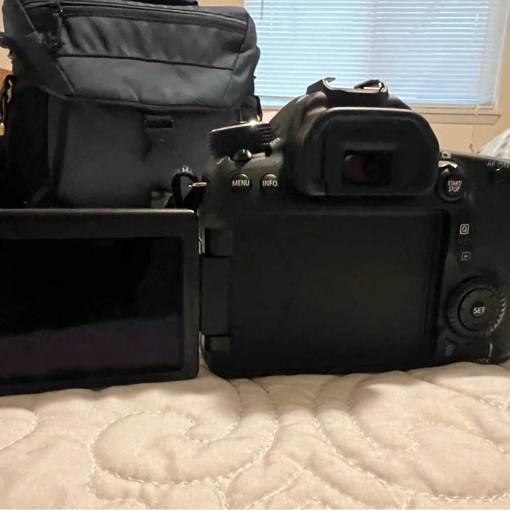 Canon EOS 70D Camera Set With 18-135mm, 18-55mm, 85mm Lenses